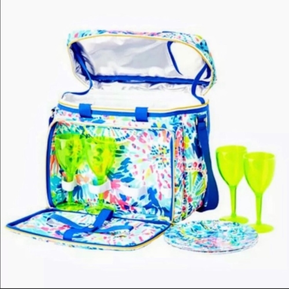 Lilly Pulitzer Cooler Bag with Wine Holder. NWOT.
